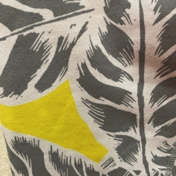 ALO Airbrush Legging  Palm Springs Zest Yellow Gray Leaf Size XS - Picture 4 of 5